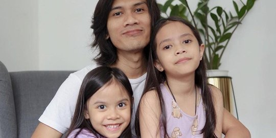 5 Potret Lenonina dan Jaggira, Putri Cantik Tria The Changcuters yang Jarang Tersorot