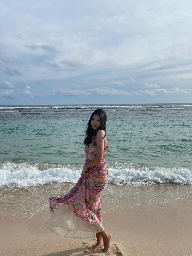 main di suara hati istri intip potret lea ciarachel saat liburan ke pantai