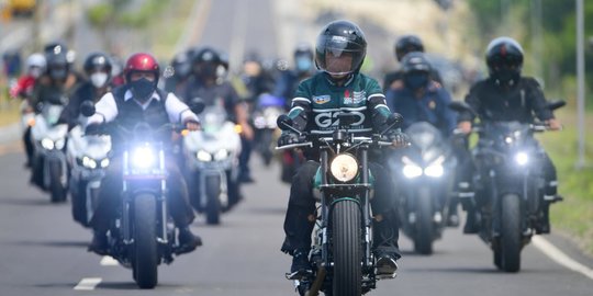 Aksi Jokowi Geber Motor Custom di Jalan Bypass BIL-Mandalika