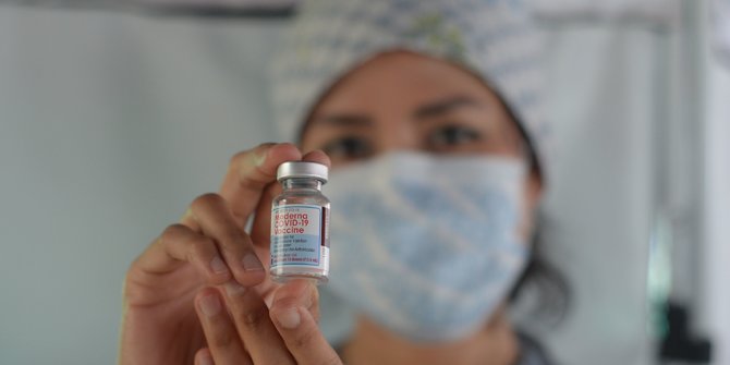 Penerima Vaksin AstraZeneca Bisa Dapat Booster Setengah Dosis Pfizer