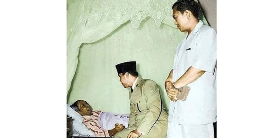 Potret Lawas Ki Hadjar Dewantara Dijenguk Bung Karno saat Sakit, Beri Pesan Terakhir