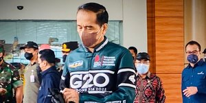 Lihat Gaya Jokowi Setiap Tinjau Sirkuit Mandalika,Penampilannya Selalu Curi Perhatian
