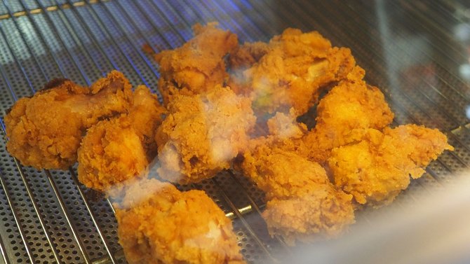 ilustrasi ayam goreng cheetos