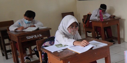 Kasus Covid-19 di 10 Sekolah, DPRD DKI Minta PTM 100 Disetop Sementara