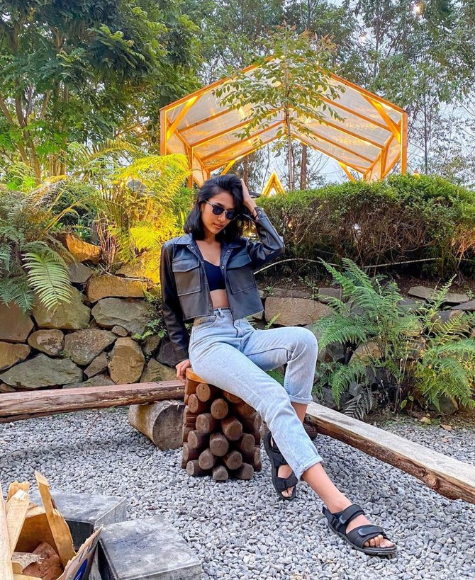curi perhatian ini 4 potret amel leon pemain suara hati istri yang suka travelling
