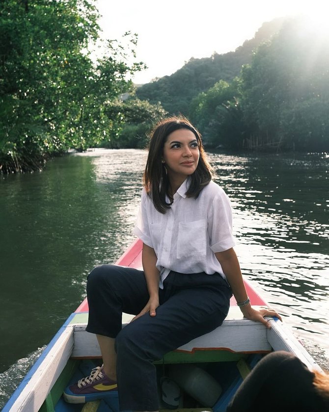 potret najwa shihab liburan di kampung halaman
