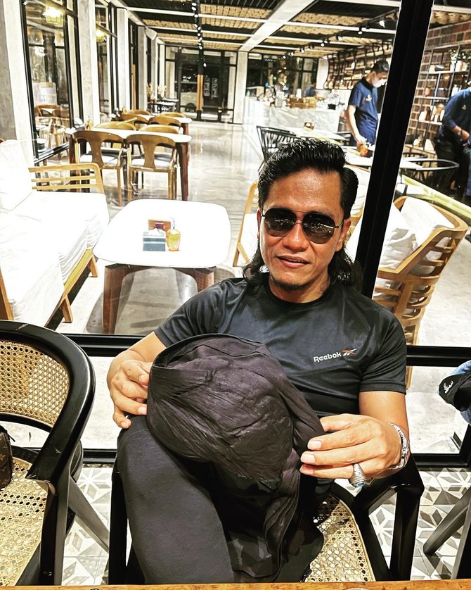 blangkon gus miftah ditawar ratusan juta