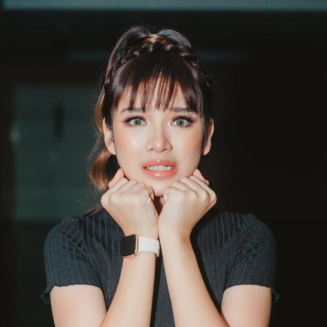 tampil dengan rambut berponi intip 5 potret terbaru tiara andini