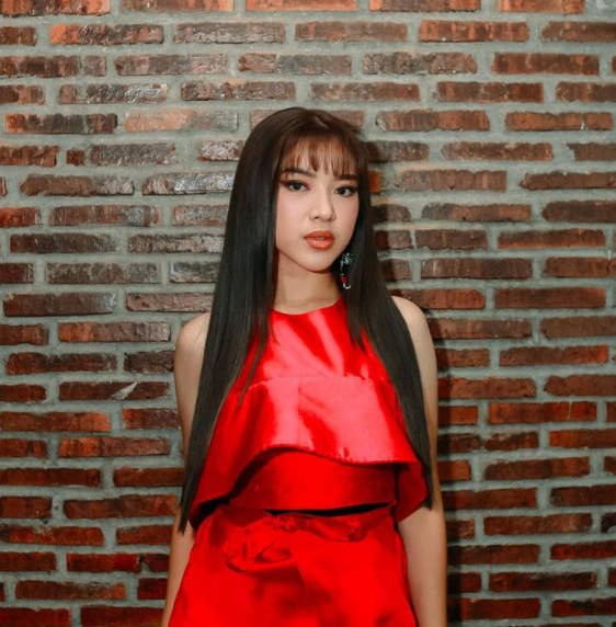 tampil dengan rambut berponi intip 5 potret terbaru tiara andini