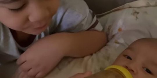 Momen Rafathar Susui Sang Adik, Gemesin Banget