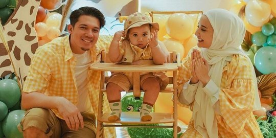 Potret Ukkasya Anak Zaskia Sungkar di Acara Aqiqah, Lucu dan Menggemaskan Banget