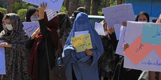 Demo Tuntut Hak Bekerja & Sekolah, Para Perempuan Afghanistan Disemprot Cairan Merica