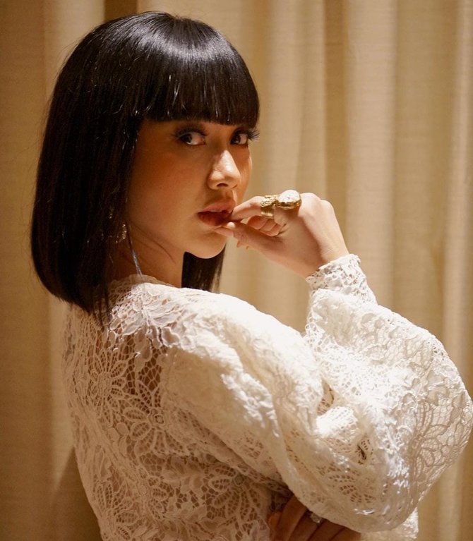 5 potret terbaru cita citata bikin pangling rambutnya pendek berponi makin cantik