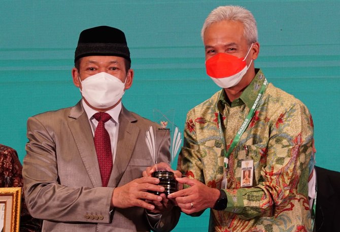 ganjar terima penghargaan dari baznas sebagai gubernur pendukung gerakan zakat