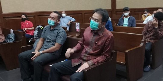 Dicecar Jaksa, Azis Syamsuddin Tetap Bantah Menyuap Mantan Penyidik KPK Robin Pattuju