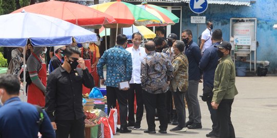 Jokowi Pertanyakan Harga Minyak Goreng Masih Tinggi di Bandung