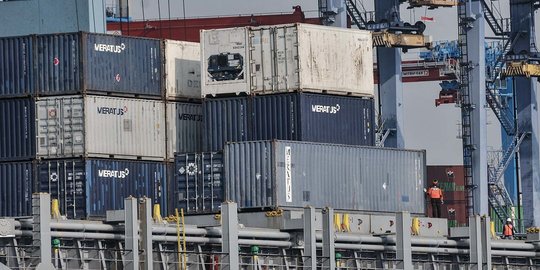 Impor Meningkat, Surplus Neraca Perdagangan Desember 2021 Menyusut