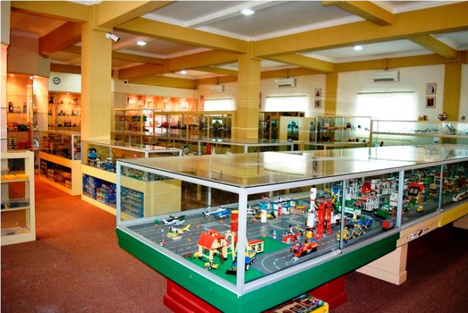 6 potret raz museum and gallery di medan ada koleksi lego terbesar di indonesia