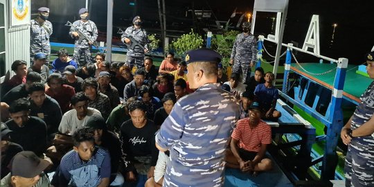 TNI AL Bekuk 47 ABK Maling Batubara di Perairan Kaltim, 8 Kapal Disita