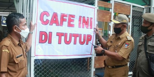 Satpol PP Tutup Sementara Kafe Langgar Prokes Covid-19 di Padang