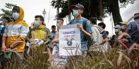 Minta Kejelasan, Pengungsi Afghanistan Demo di Monas