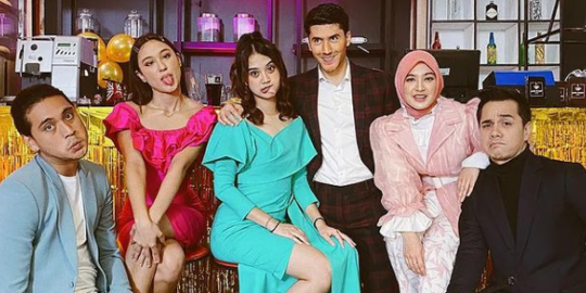 4 Potret Rionaldo Stockhorst Bareng Pemain Love Story The Series, Akrab