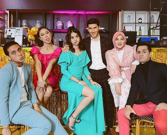 4 potret rionaldo stockhorst bareng pemain love story the series akrab