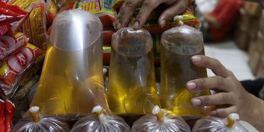 Curhat Pedagang: Baru Keluar Modal Banyak, Ditebas Minyak Goreng Murah