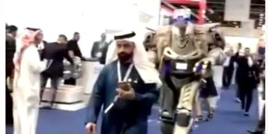 CEK FAKTA: Hoaks Video Robot Bodyguard Kawal Raja Bahrain di Dubai