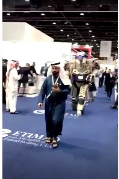 hoaks video robot bodyguard kawal raja bahrain di dubai
