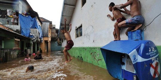 Penjelasan Pemprov DKI Mengapa Banjir di Jakarta Barat Tak Surut Enam Jam