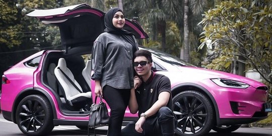 Potret Mobil Mewah Atta Halilintar buat Calon Buah Hati, Spesial Warnanya Pink