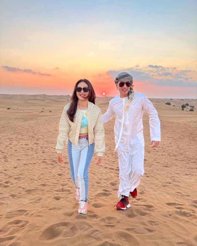 deretan foto terbaru kebersamaan verrell bramasta dan natasha wilona