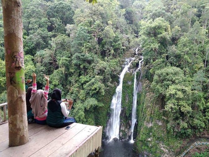 dijuluki air terjun kembar intip pesona lae mbilulu di pakpak barat