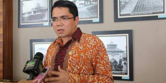 Tak Kasih Hukuman, PDIP Cuma Bina Arteria Dahlan soal Polemik Bahasa Sunda