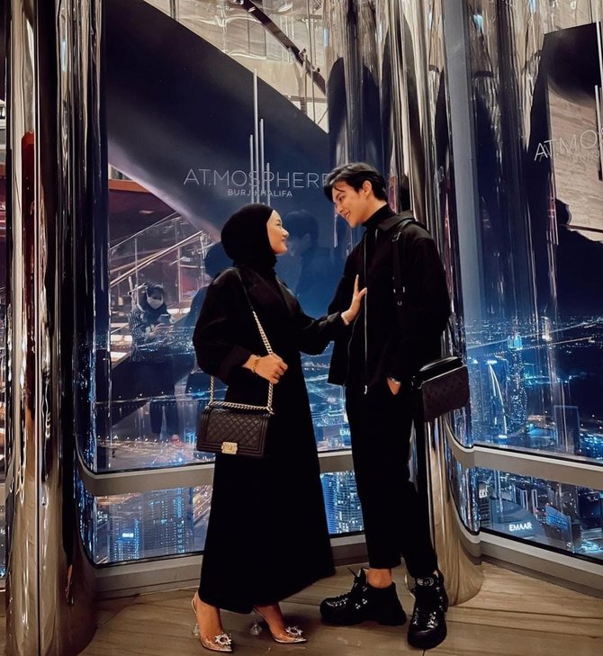 5 potret dinner romantis dinda hauw dan rey mbayang di burj khalifa