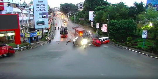 Korban Kecelakaan Tronton Maut di Balikpapan Dirujuk ke Tiga Rumah Sakit