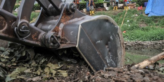 Pemprov DKI Keruk Lumpur di 6 Waduk Jakarta Utara