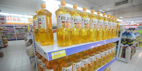 Masyarakat Keluhkan Minyak Goreng Rp14.000 per Liter Sulit Didapat