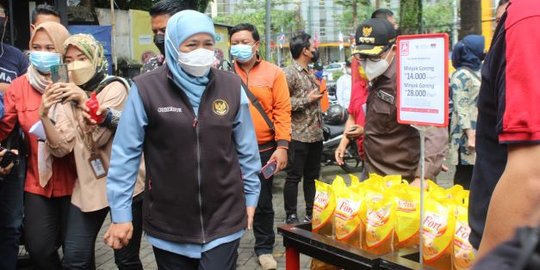 Sidak ke Malang, Khofifah Dicurhati Ibu-ibu yang Sulit Mendapat Minyak Goreng