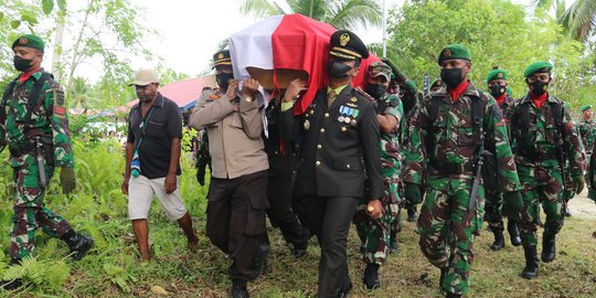 TNI Gugur Ditembak KST Papua Dimakamkan di Raja Ampat