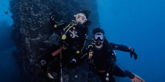 Potret Keseruan Chelsea Olivia dan Glenn Alinskie Diving di Bali Potret Keseruan Chelsea Olivia dan Glenn Alinskie Diving di Bali