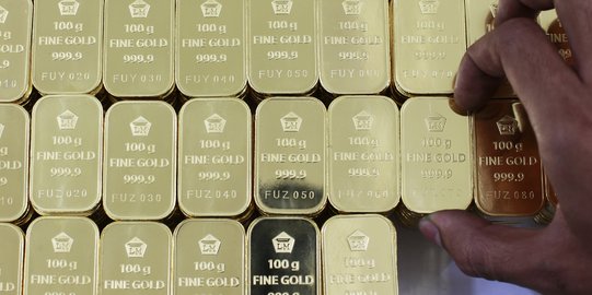 Akhir Pekan, Harga Emas Turun Tipis ke Level Rp945.000 per Gram