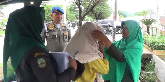 Menyamar Jadi Perempuan, Laki-laki di Banda Aceh Tertangkap Berduaan dengan Pasangan