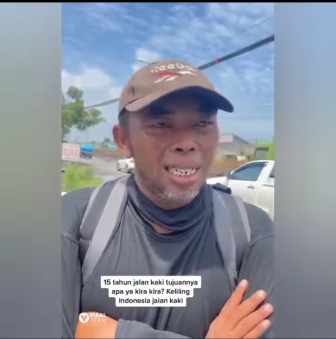 pria ini 15 tahun berkeliling indonesia dengan jalan kaki alasannya bikin kagum