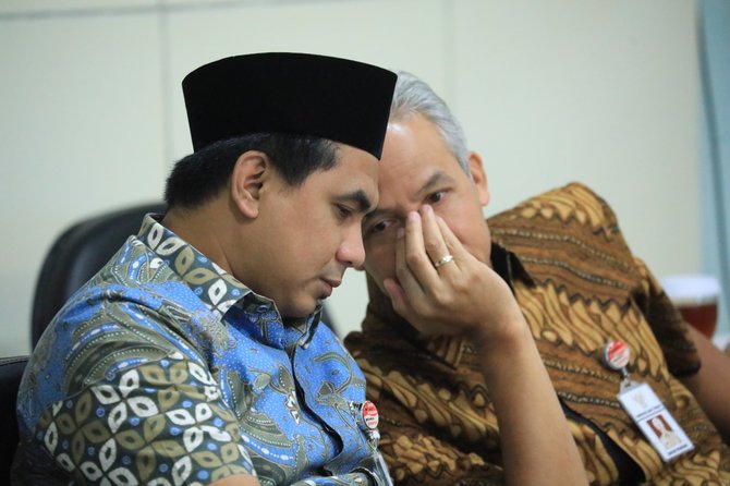 gubernur jawa tengah ganjar pranowo dan wakil gubernur jateng taj yasin maimoen