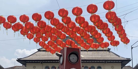 Jelang Imlek, Warga Tionghoa di Solo Pasang 1.000 Lampion