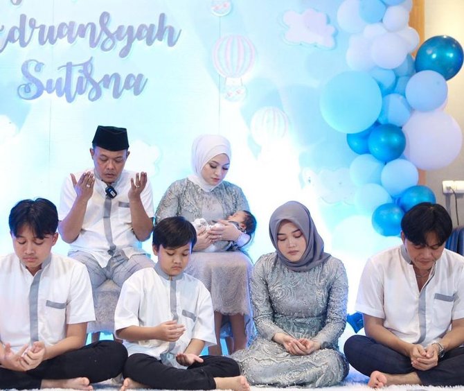 deretan foto acara tasyakuran aqiqah baby adzam anak sule dan nathalie