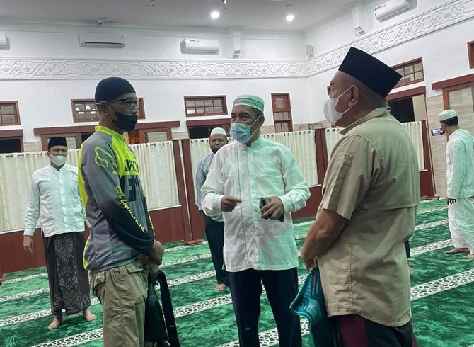 warga asal tangsel ini gowes ke arab saudi singgah di medan bertemu gubernur sumut