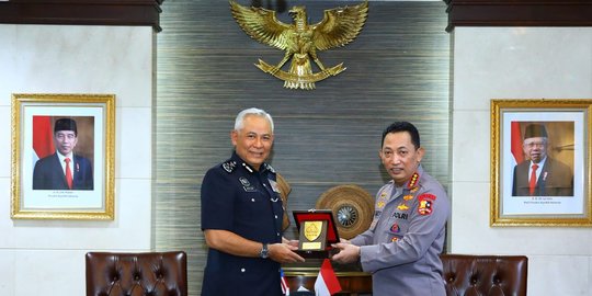 Bertemu Kepala Kepolisian Malaysia, Kapolri Bahas PMI Ilegal & Antisipasi Omicron